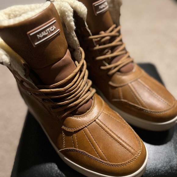 Gentle worn size 11 Nautica Boots. - Picture 2 of 6